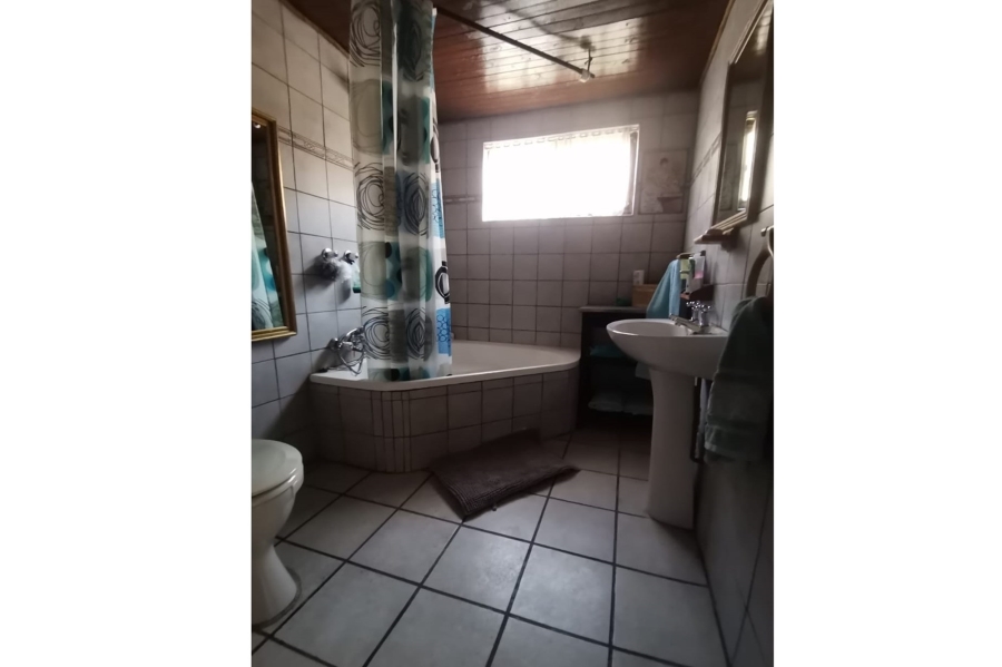 4 Bedroom Property for Sale in Deneysville Free State